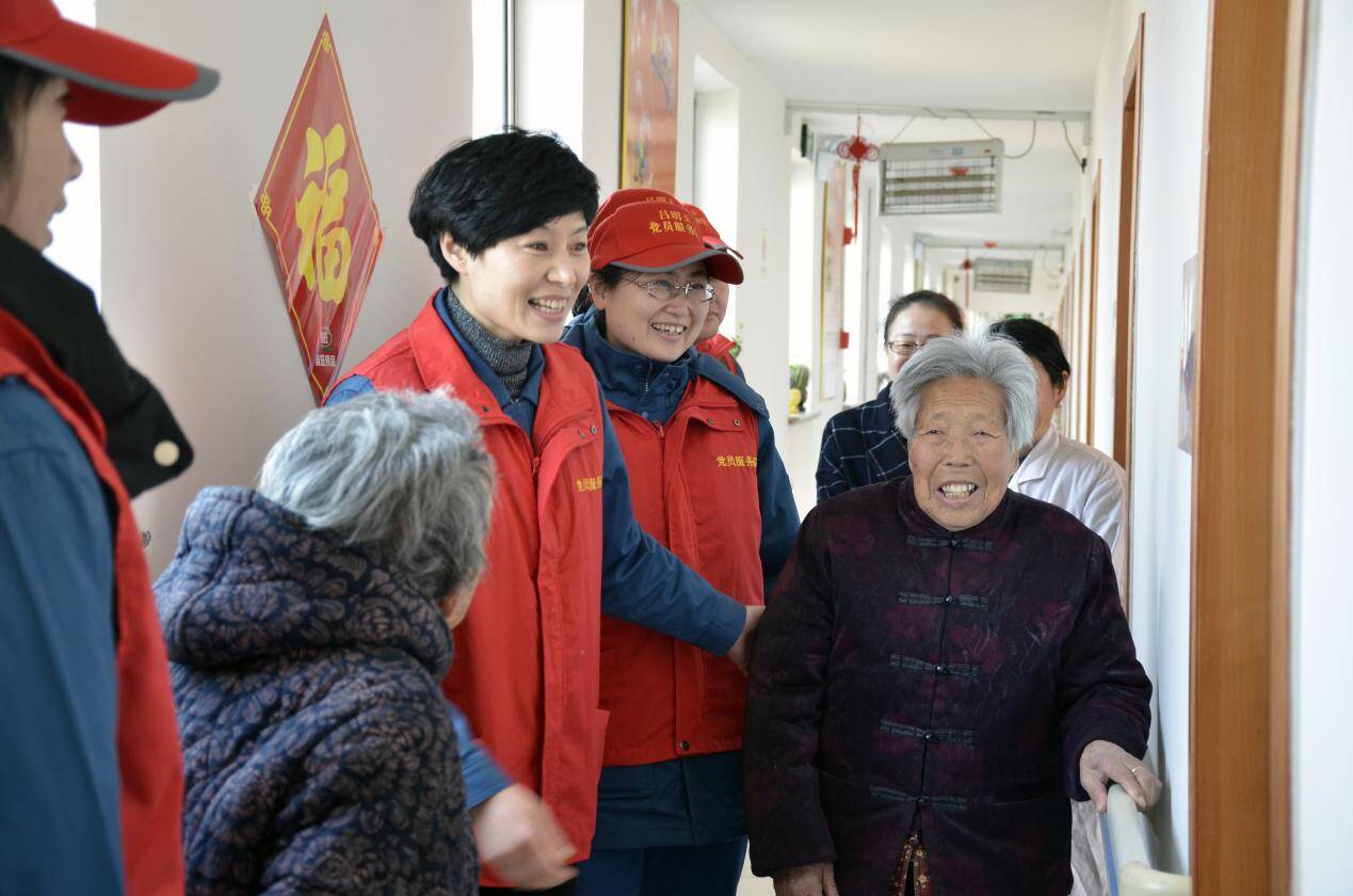 热血滚烫 明玉如光——记全国道德模范吕明玉