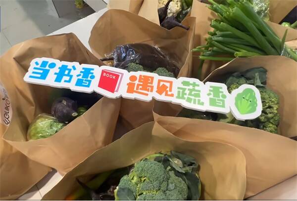 書頁翻涌綠意來 新東方煙臺學校以書換蔬暖童心