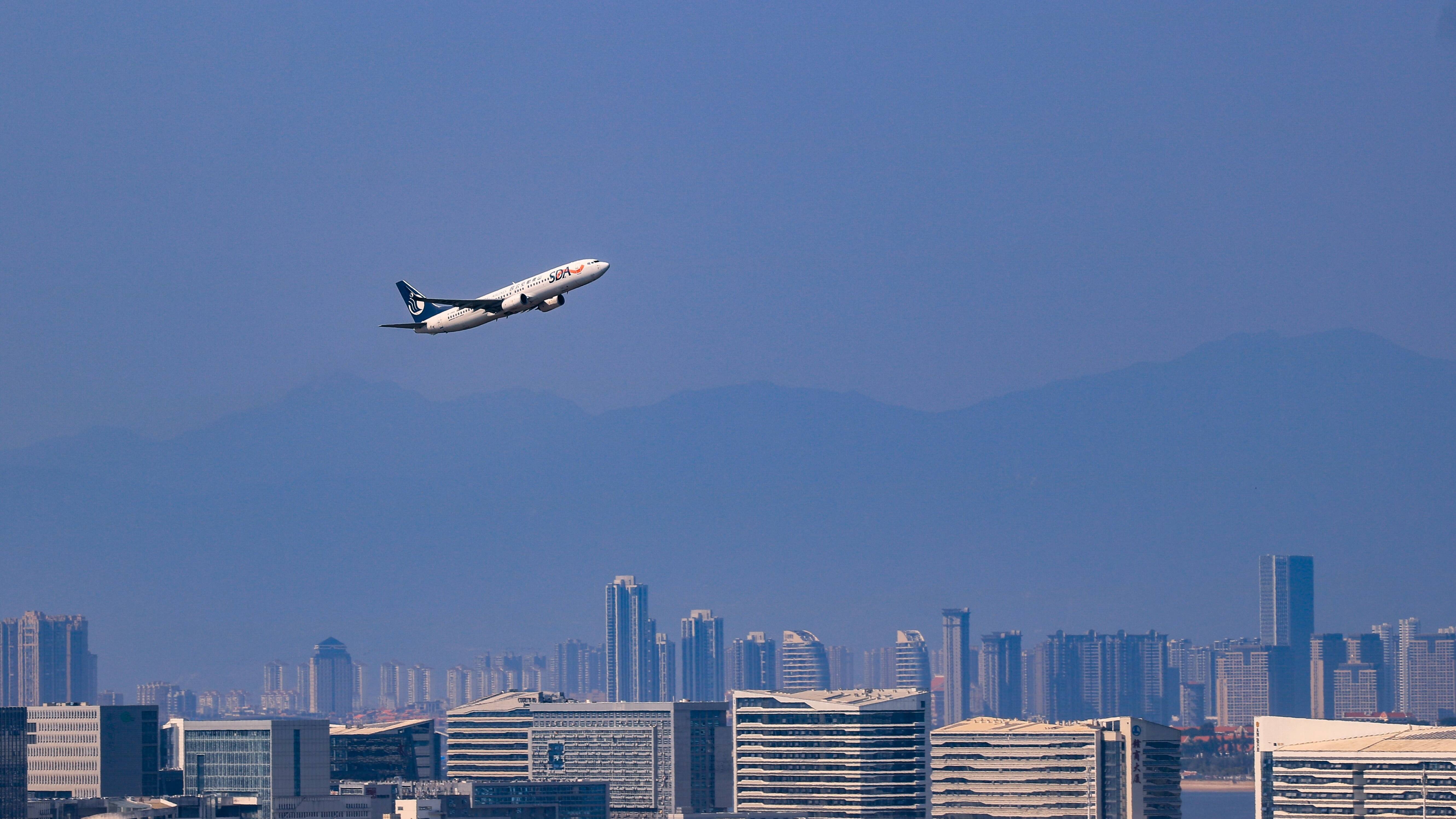 加速構(gòu)建“航空+旅游”融合生態(tài) 青島機場集團與凱撒旅業(yè)簽署戰(zhàn)略合作協(xié)議