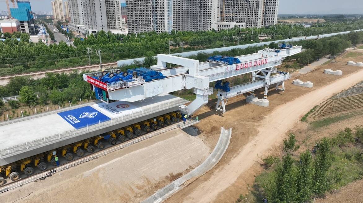 60秒看高铁架梁全过程！济枣铁路枣庄段首榀箱梁成功架设