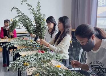 烟台市蓬莱区：端午佳节情意浓 艾草飘香暖民心
