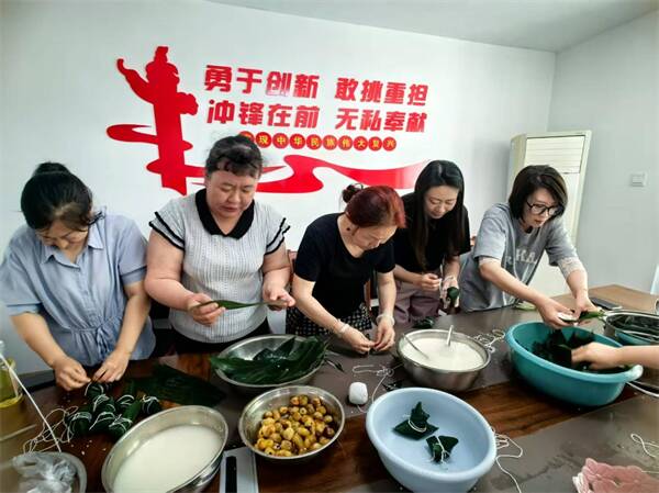 山東省煤田地質局物測隊開展“端午送情 法潤人心”慰問獨居老人活動
