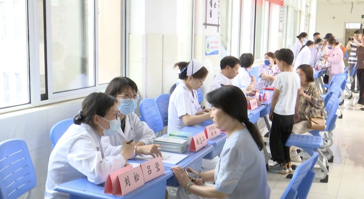 “医教连心，健康童筑”济南市历下区俊德实验学校联合医院开展公益义诊活动