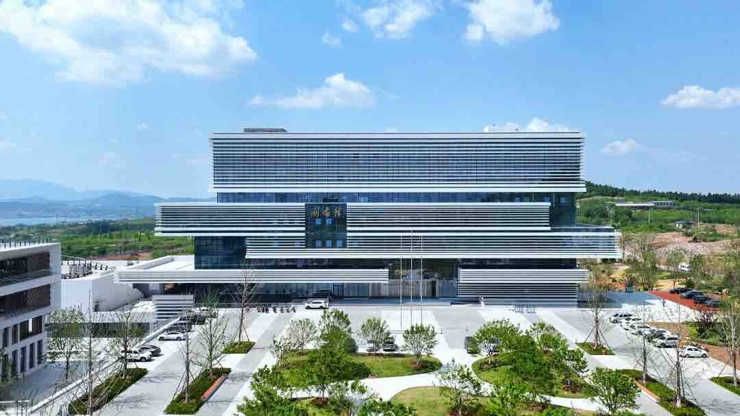 组图｜惊艳亮相！淄博这所高校新校区 藏在建筑与草木间的诗意秘境