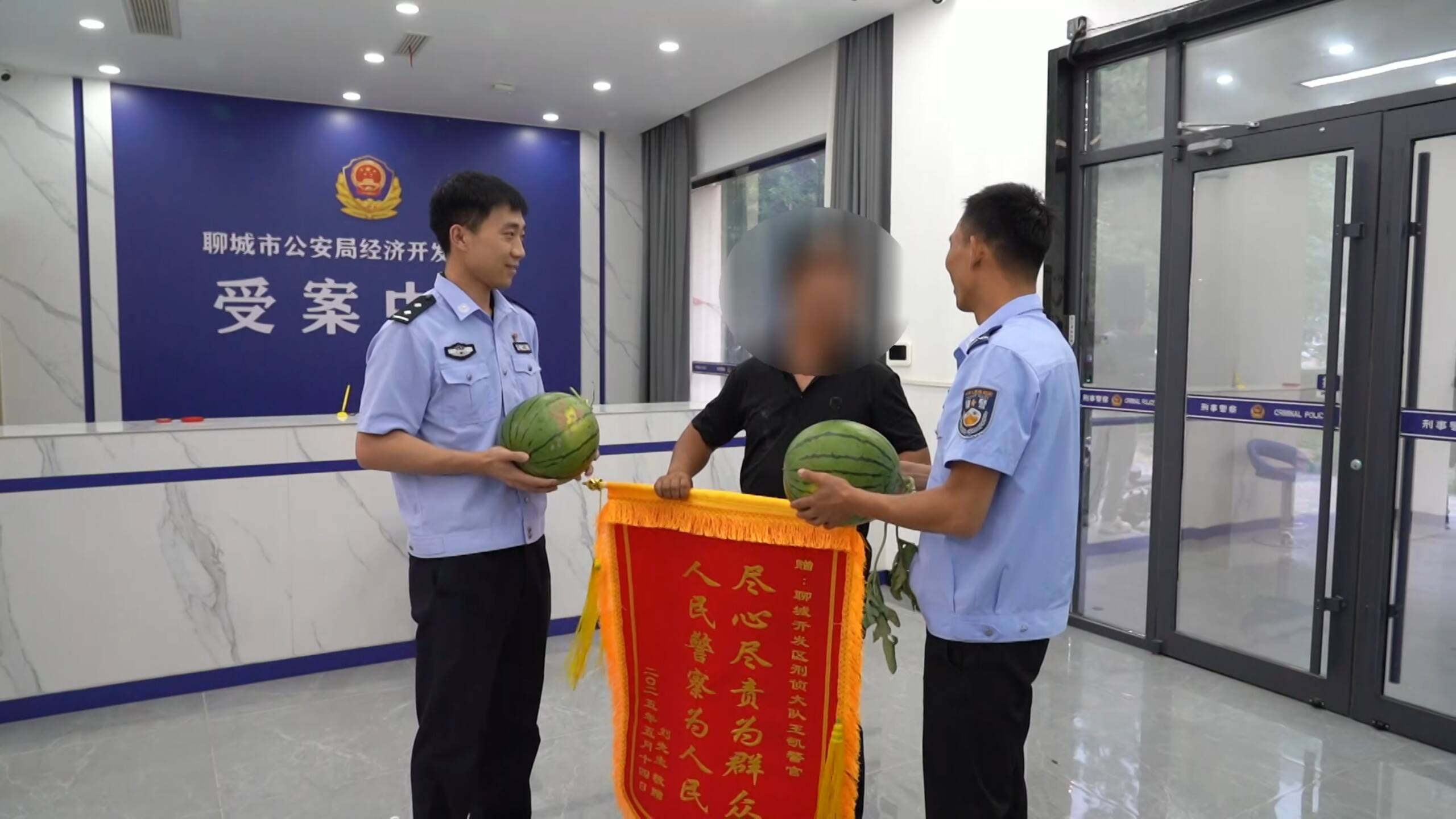 聊城瓜农被骗四万五千元 民警追查十个月终挽损