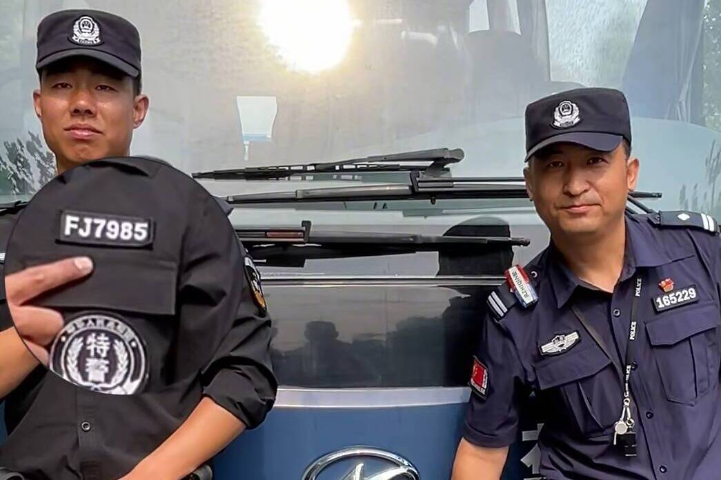 985警号民警+985车牌警车成“吉祥物” 德州考生排队击掌摸车牌