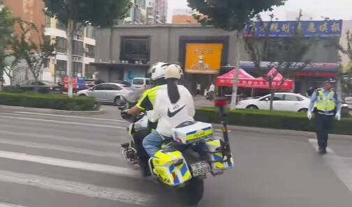 聊城一高考考生错过送考车 交警5分钟疾驰护送