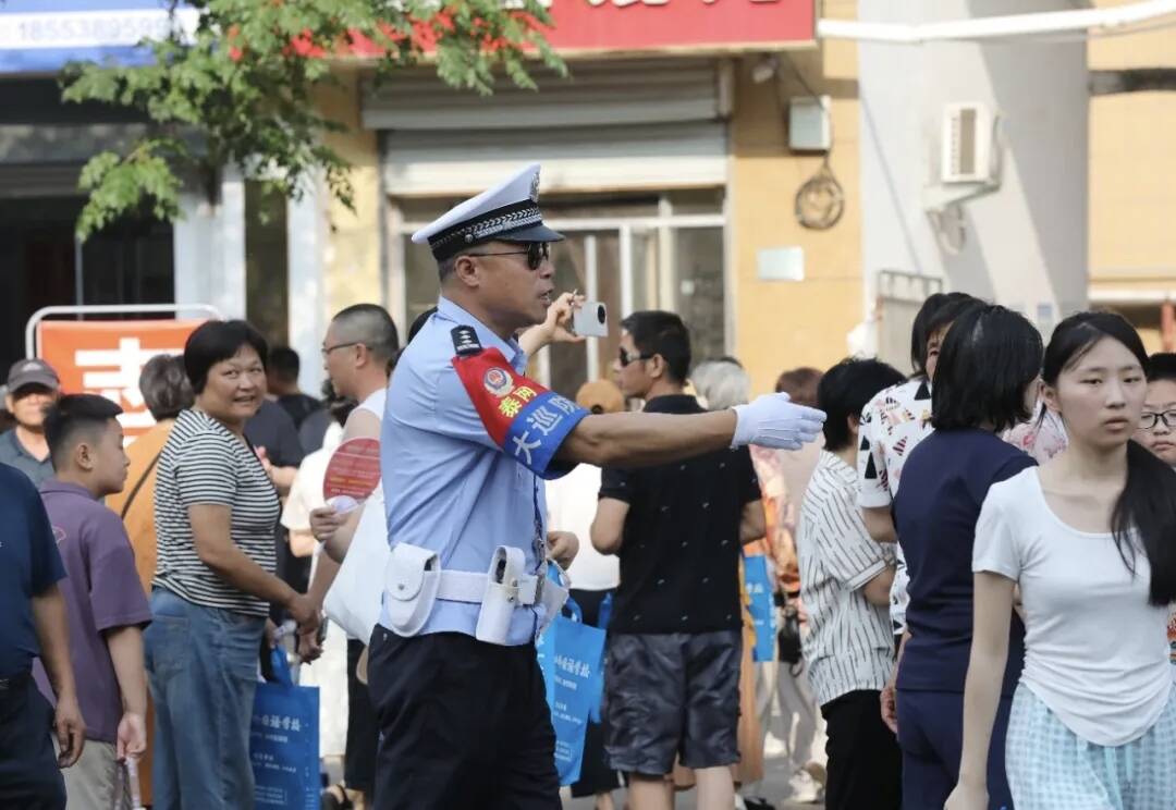暖心服务 各地各部门为高考考生逐梦路保驾护航