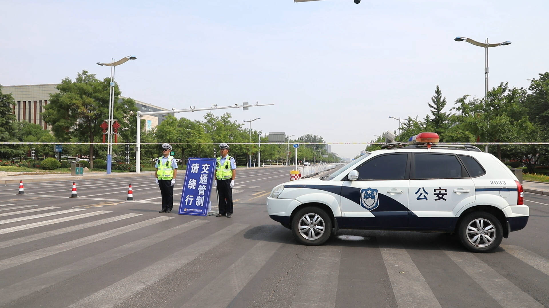 广饶：开考前五分钟外地考生走错考场 交警2分钟火速送到