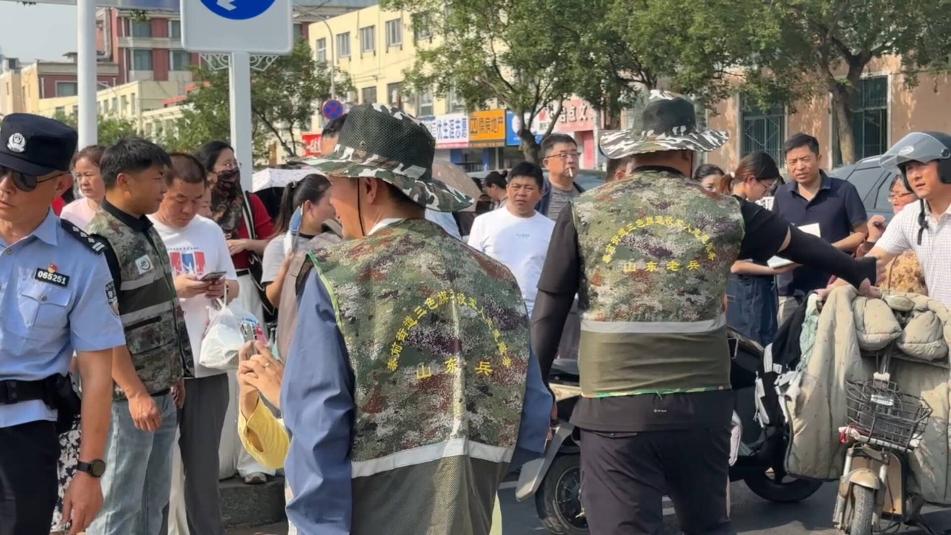 泰安二中考点暖心护航 考场“临时办证点”上线护考生无忧应考