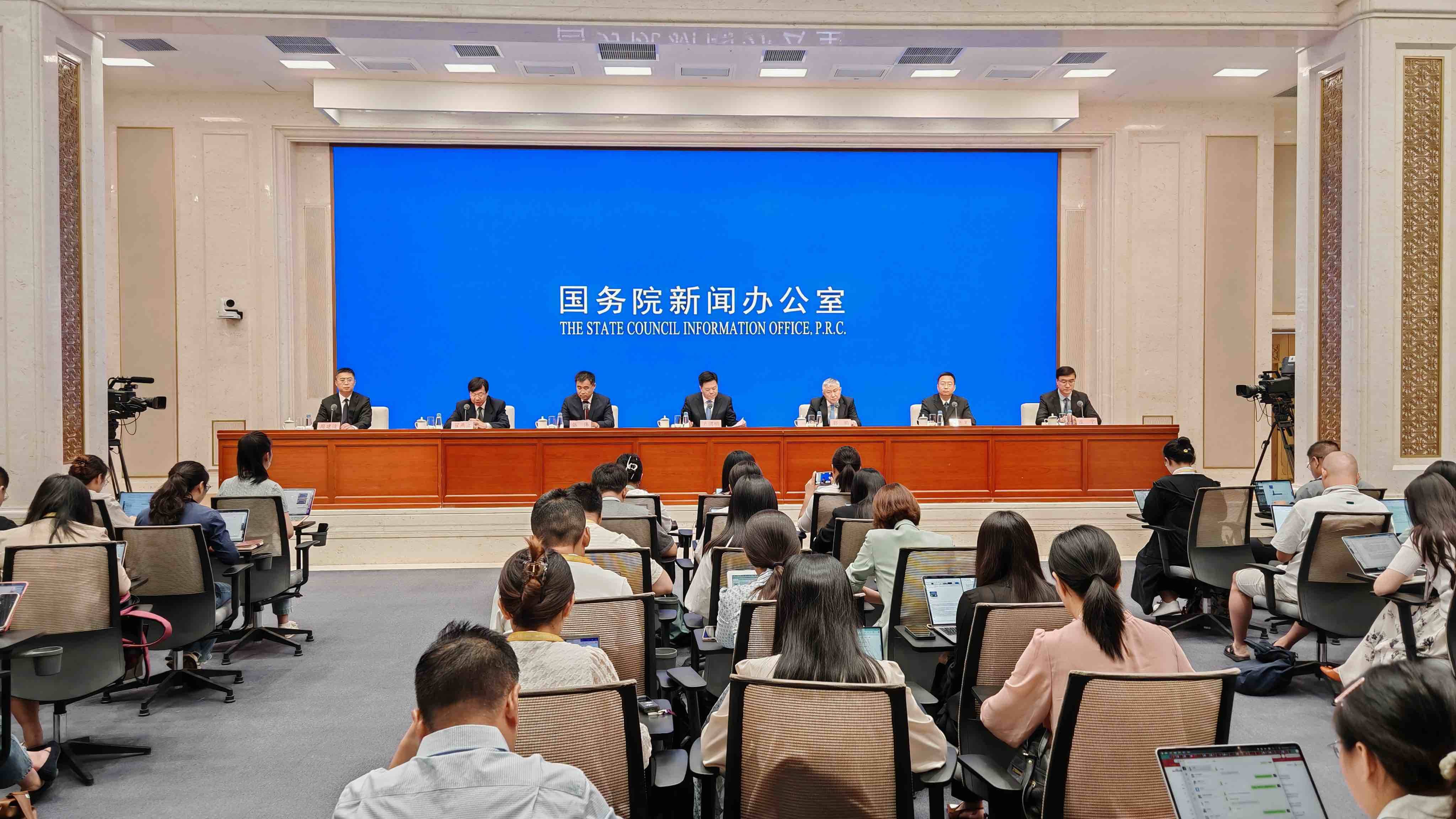 《关于进一步保障和改善民生 着力解决群众急难愁盼的意见》着力解决群众急难愁盼  让老百姓有实实在在的获得感