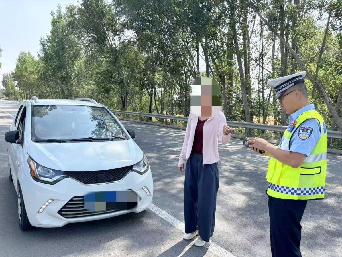 新能源車掛藍牌？陽信交警：這“套牌”太明顯！