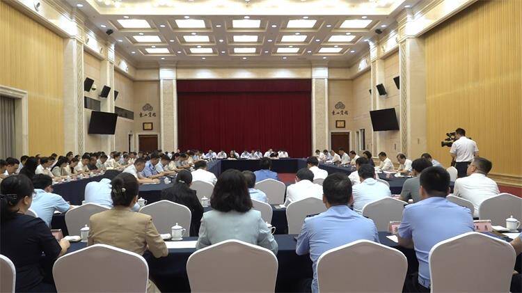 威海召开全市年轻干部座谈会