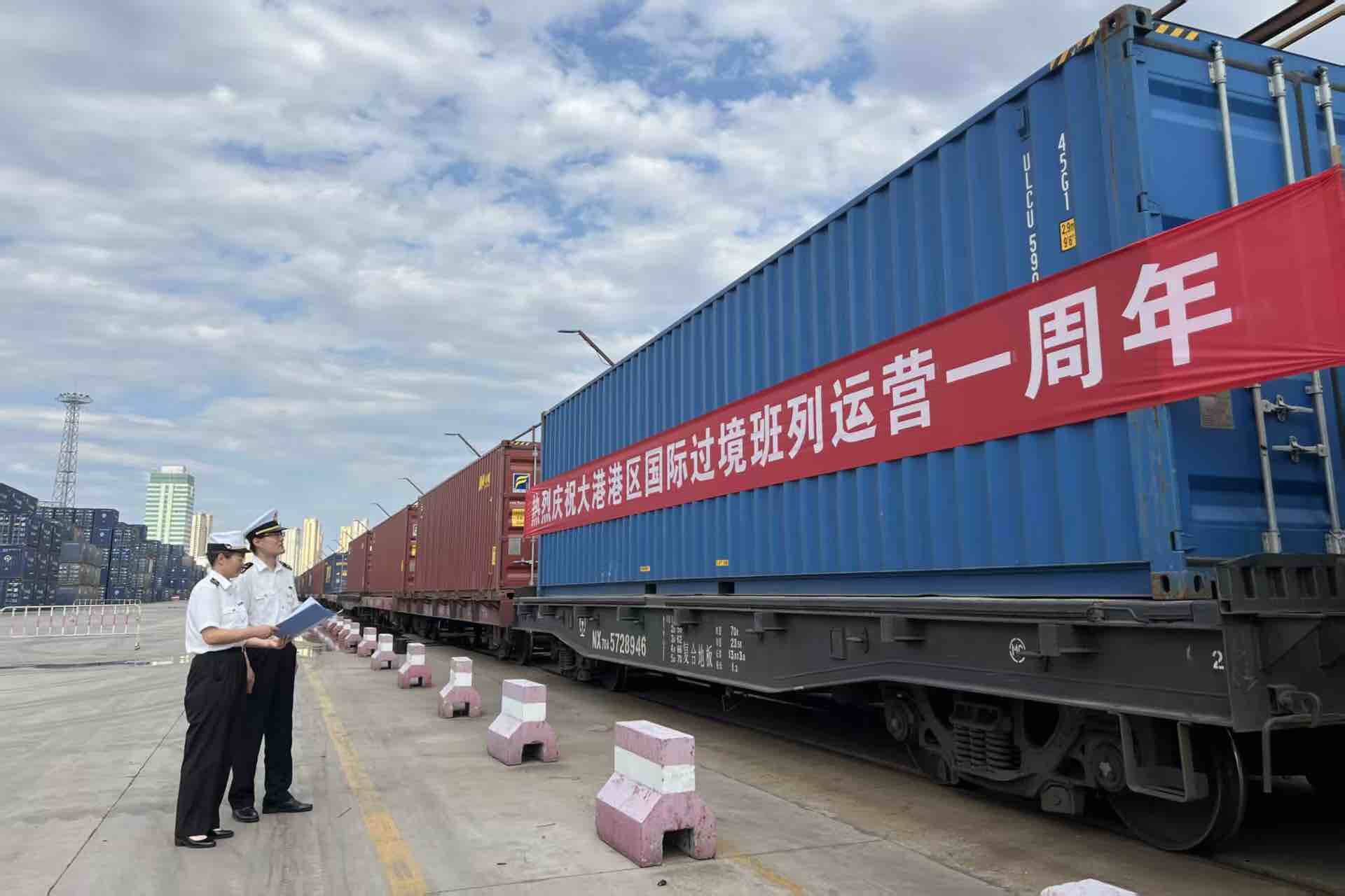 青島大港中亞圖定班列開通一年 開行班列138列
