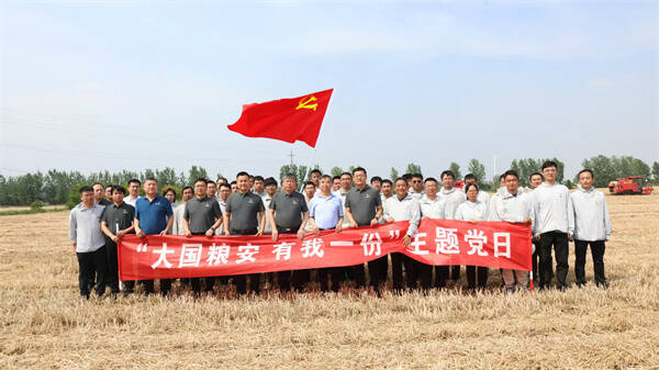 “黨旗紅”護航“麥浪黃” 濰柴雷沃黨員先鋒隊再踏豐收征程