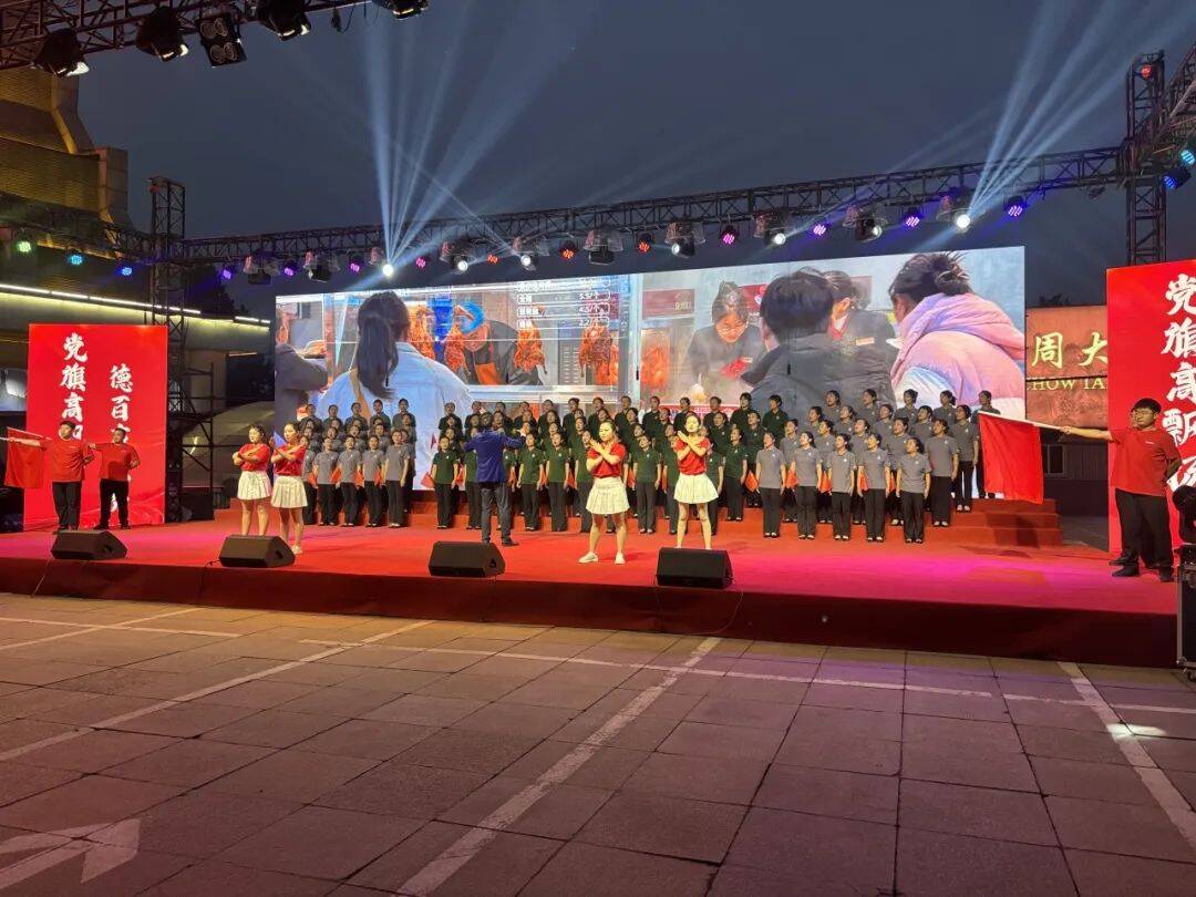 德百集团2025首场迎“七·一”歌唱表演在德百大楼唱响