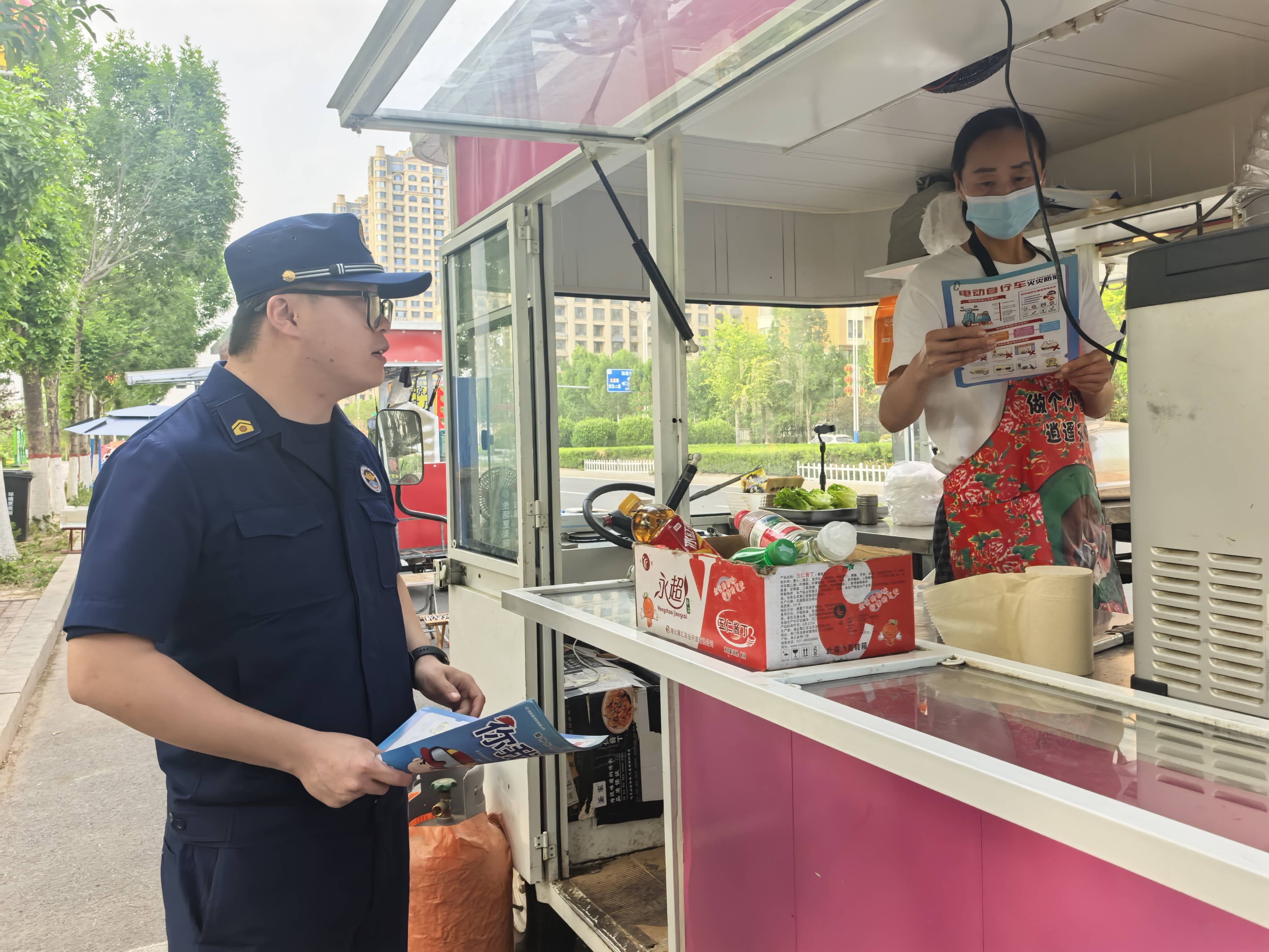 濱州：消防“夜經濟”里話安全 點亮夜市“平安燈”