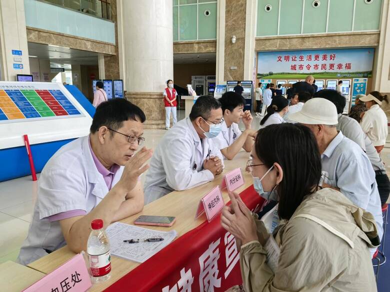 济宁市第一人民医院推动“老年健康宣传周”活动落地见效