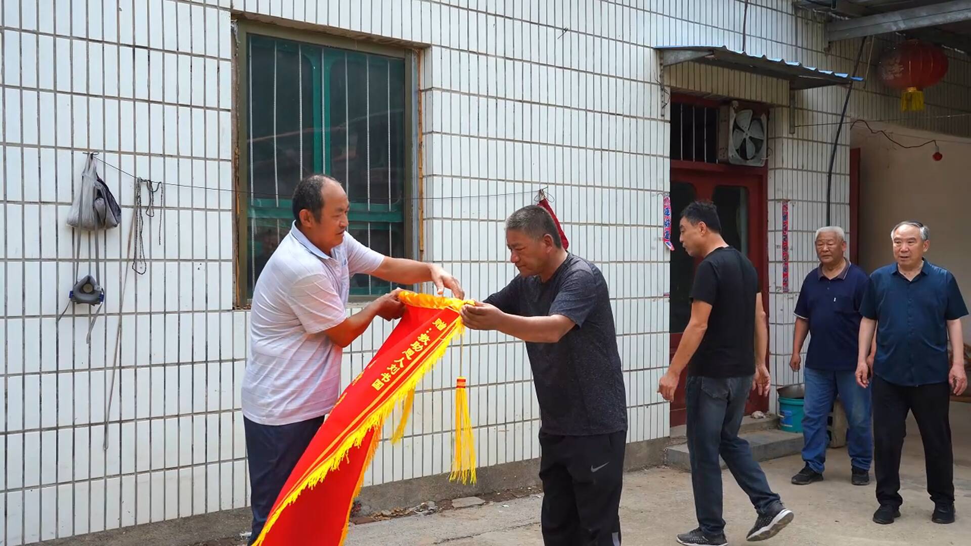 点赞山东人丨东平：六旬老人两度跳河勇救落水祖孙 水流中托起生命希望