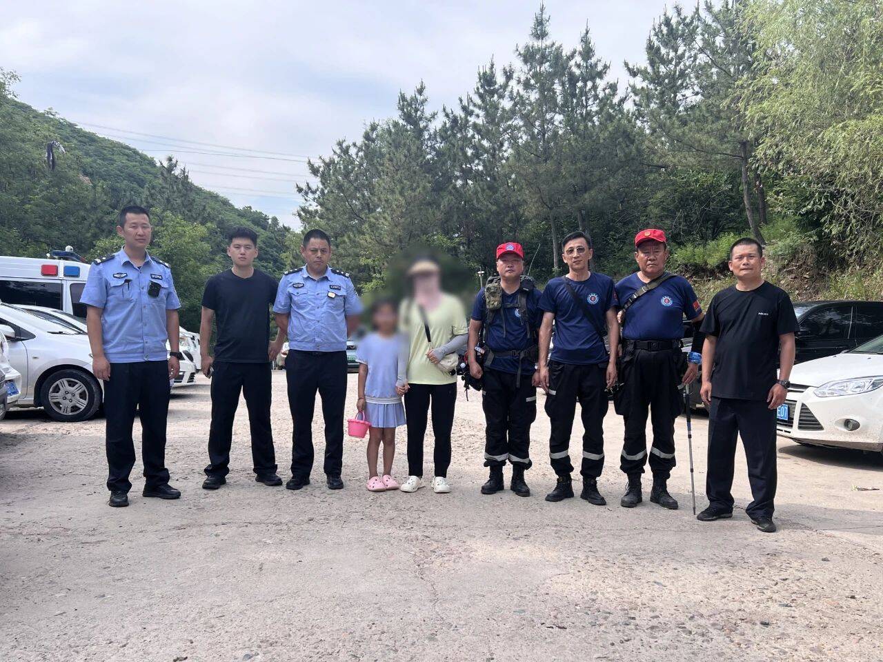 “警”急救援！母女爬山不慎走散 青島城陽公安搜救兩小時解危機