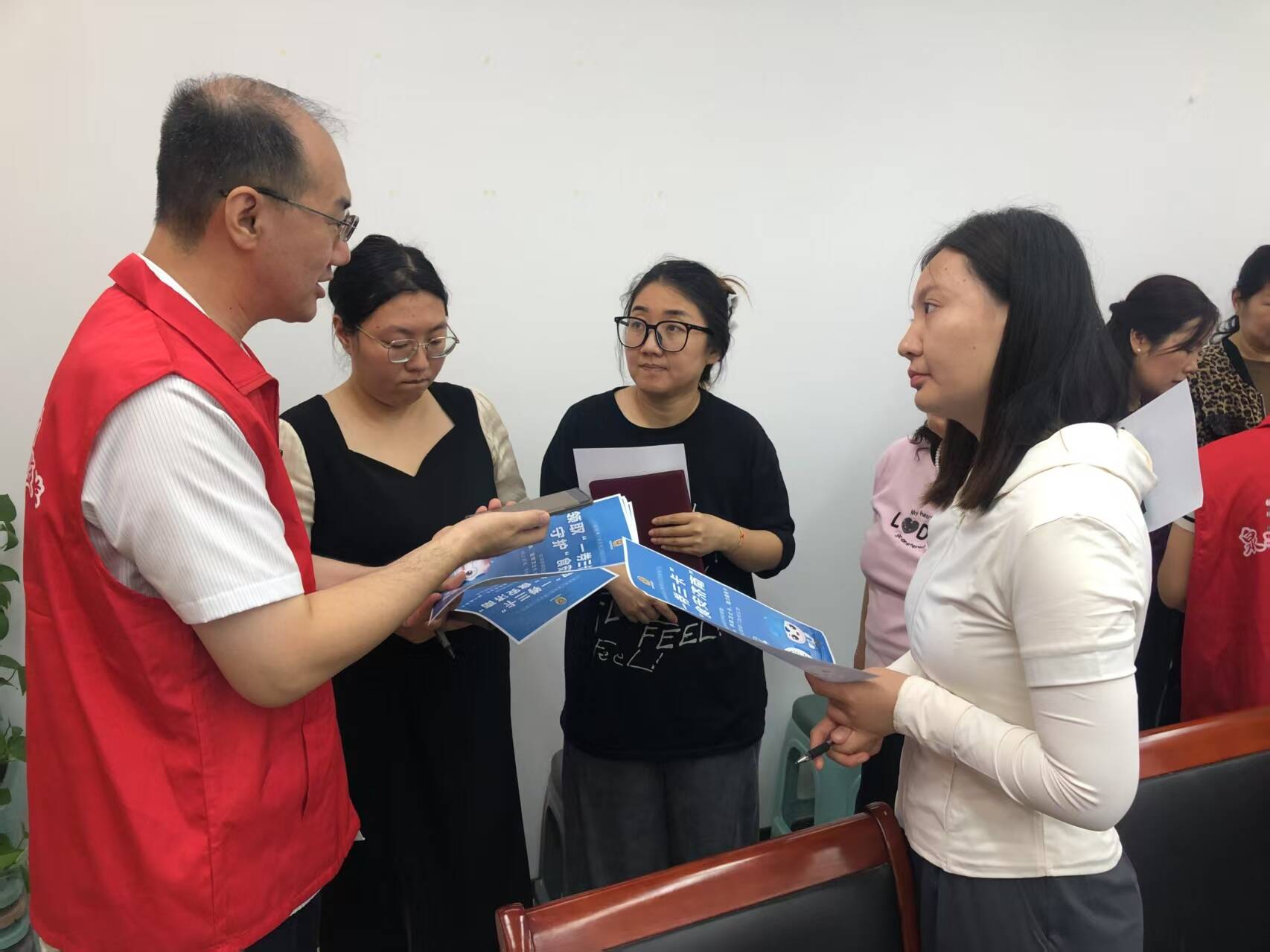 济南市市场监管部门开展“夏季饮食促养生 安全用药护平安”活动
