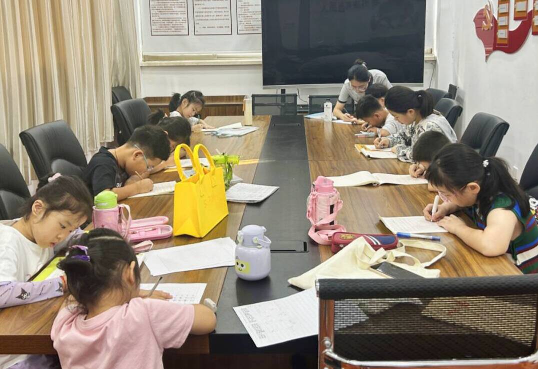 日照：“一间书法”课堂开课 让孩子在墨香中“书写”成长