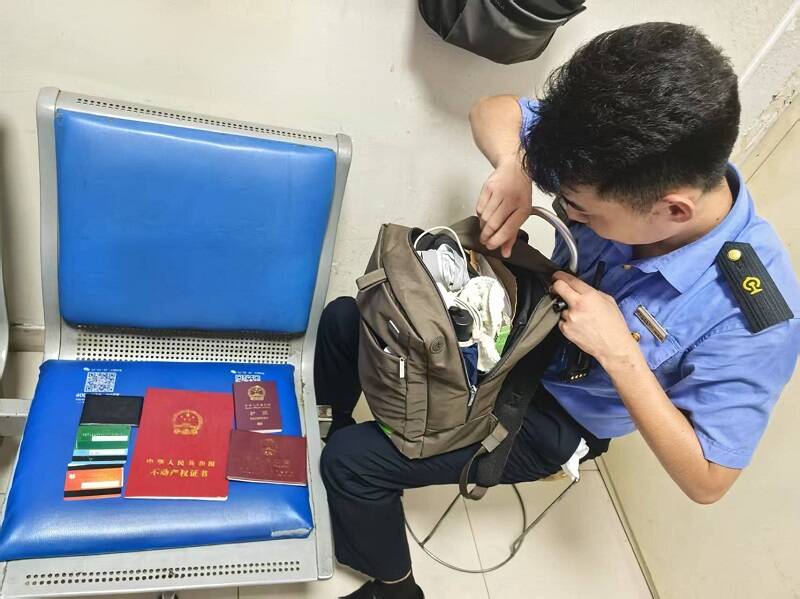旅客遗失双肩包 曲阜东站工作人员暖心寻回