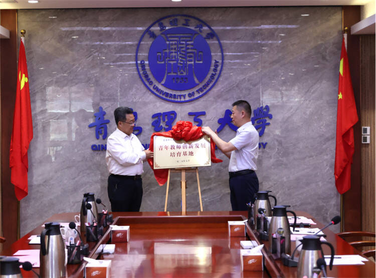 山东城市建设职业学院与青岛理工大学签署战略合作协议