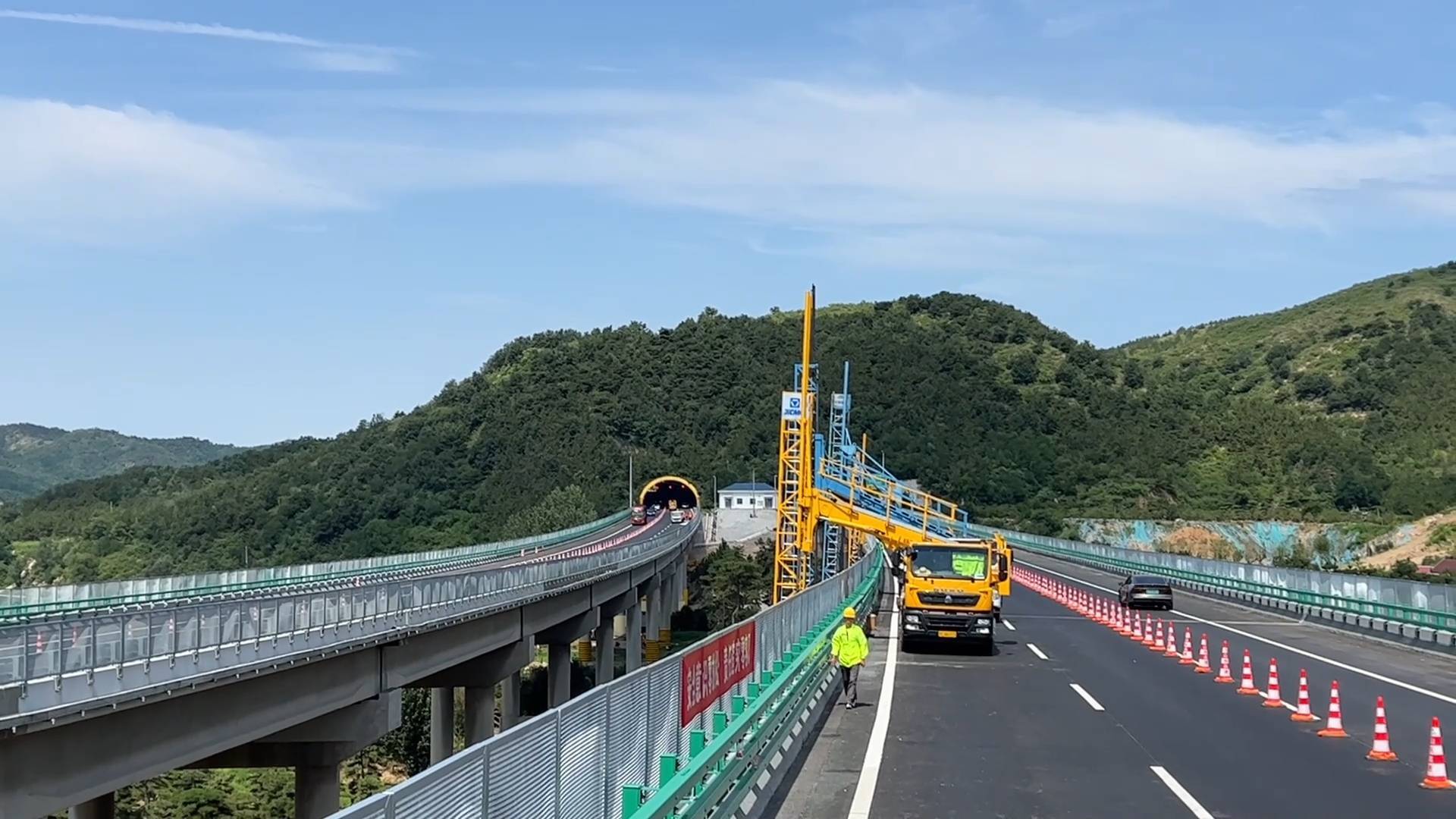 抓住最佳時機緊急作業 青蘭高速石灣子大橋維修進入收尾階段
