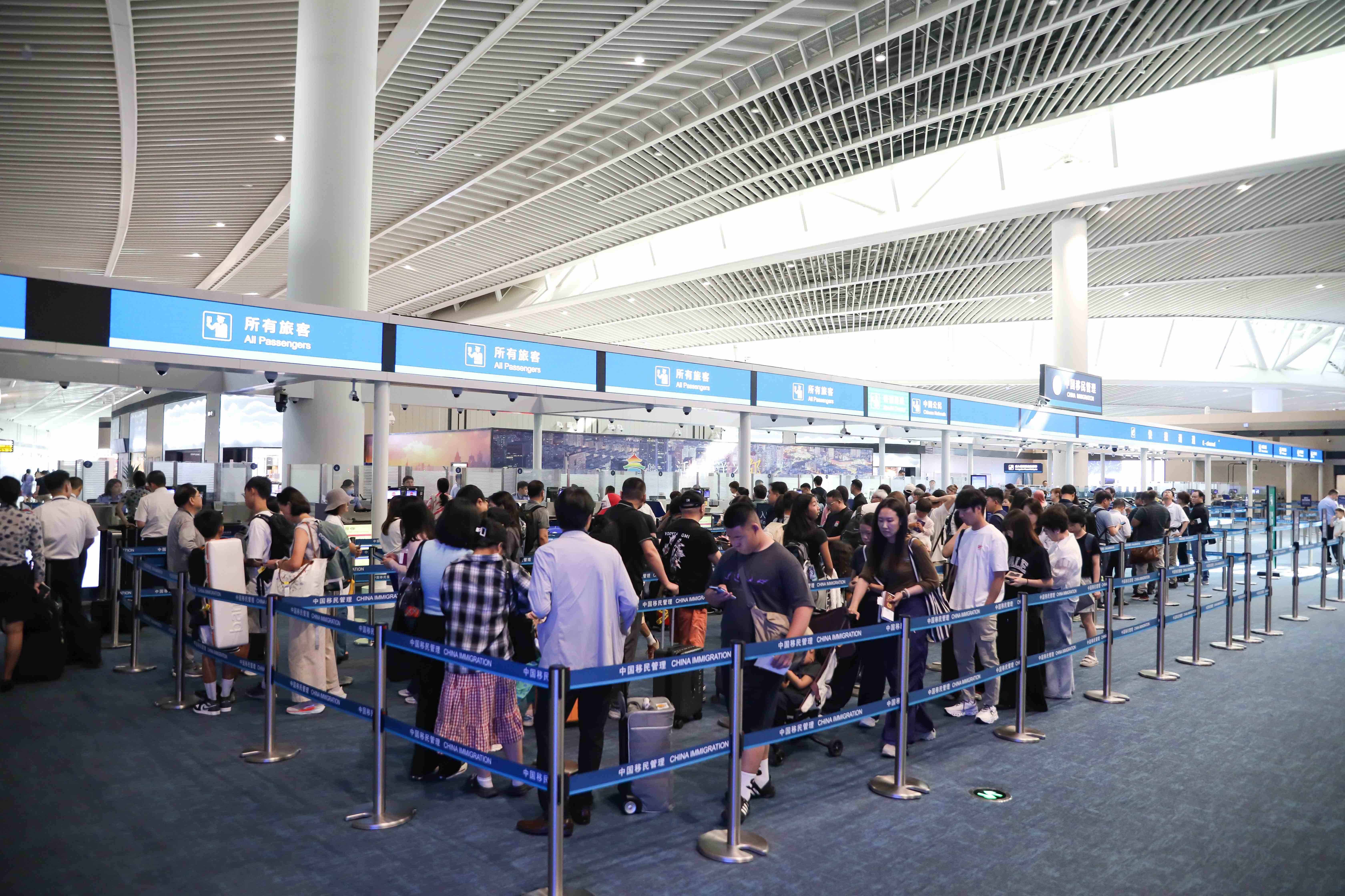 中馬互免簽證今日生效 山東首架馬來西亞免簽航班從青島出境