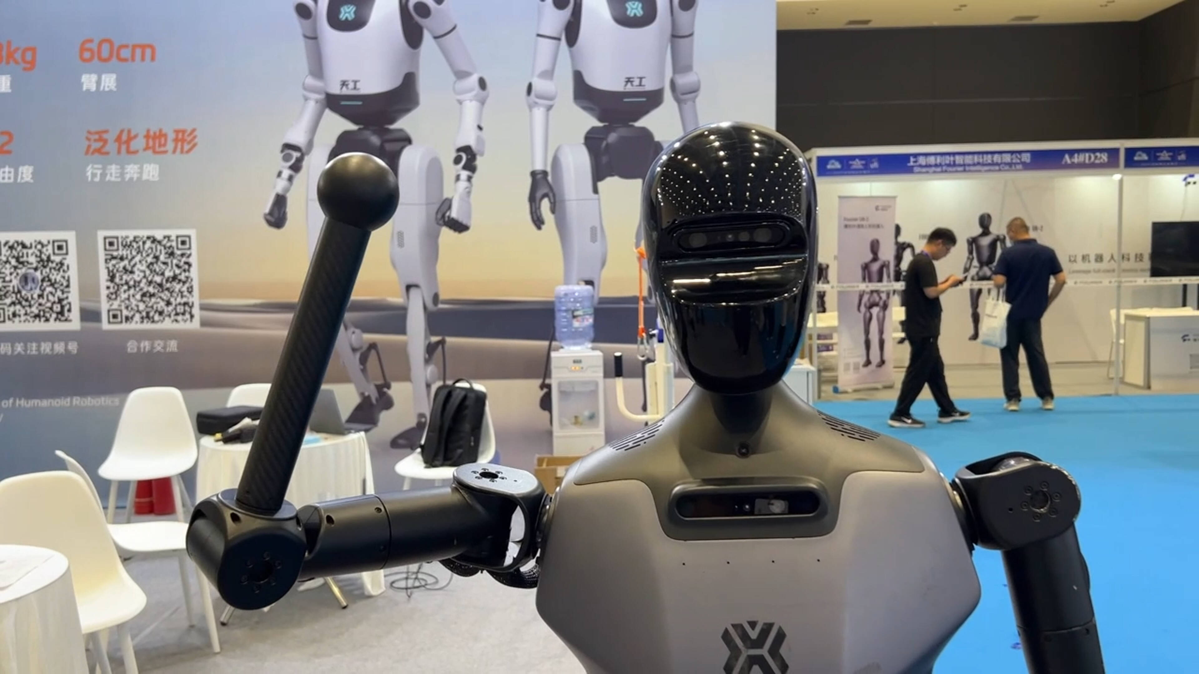 商务视线｜半马机器人“同胞兄弟”亮相第6届亚太国际智能装备展