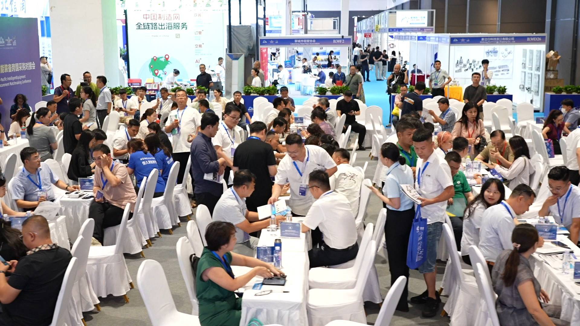 商务视线｜成交额20亿元！第6届亚太国际智能装备展吸引多国老外买家