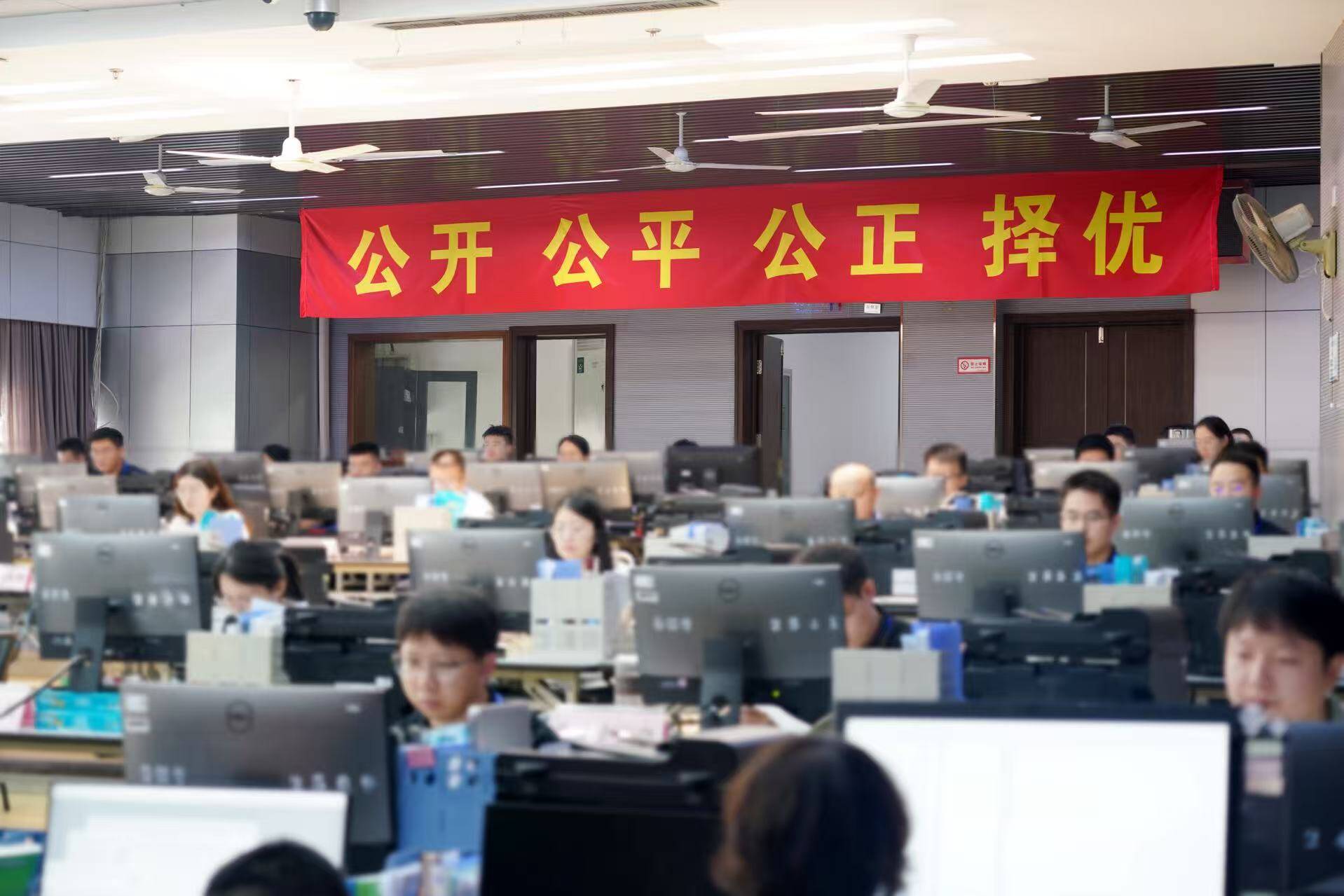 山东省2025年普通高校招生已录取考生7.7万人 招生录取工作8月3日结束