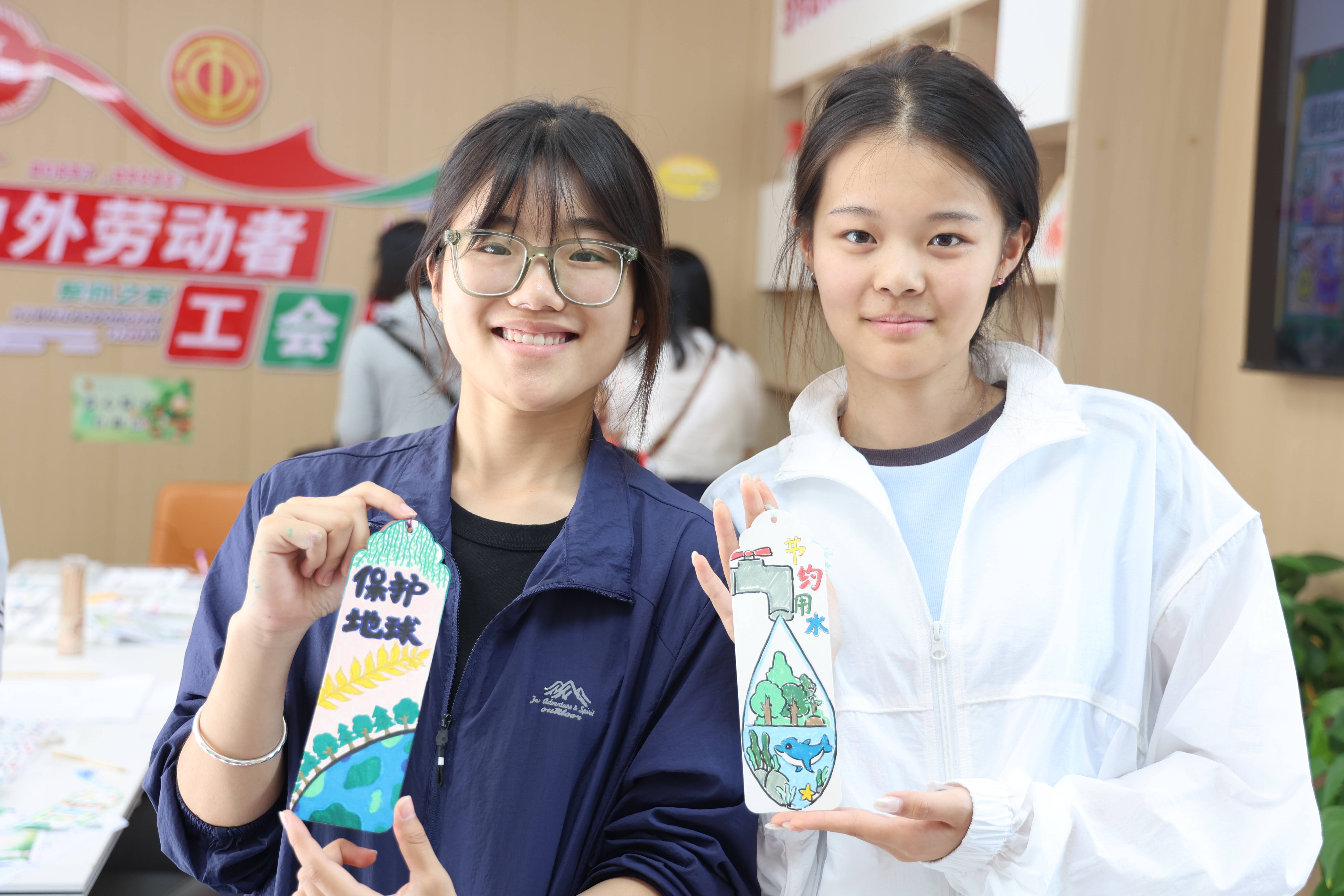 峄城区坛山街道开展"汇聚你我力量 共护健康成长"绿书签宣传活动