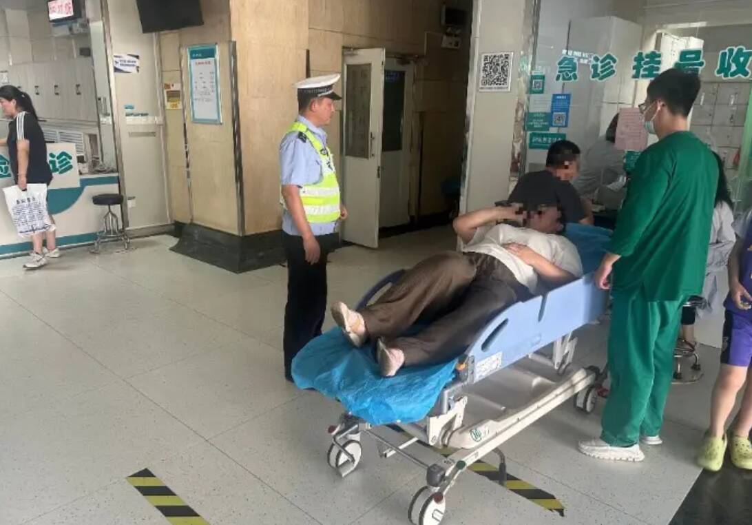 执勤变“代驾”，泰安交警10分钟护送孕妇就医