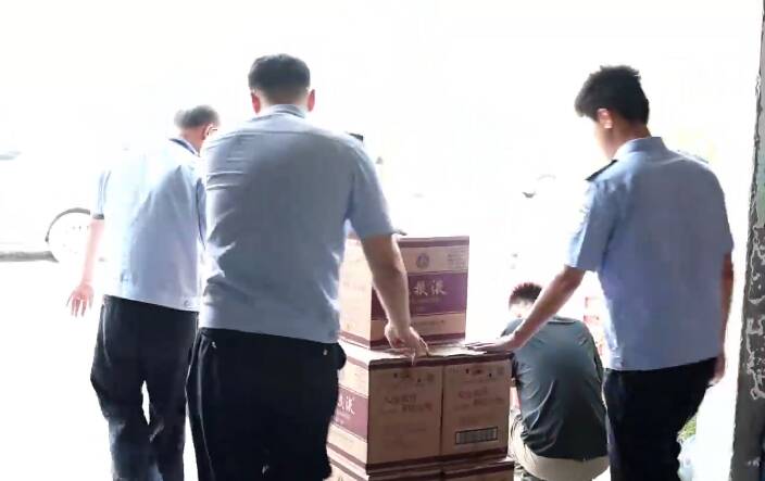 全民反詐在行動(dòng) | 濟(jì)南一煙酒店主賬戶遭凍結(jié) 10箱白酒竟是“洗錢(qián)”障眼法