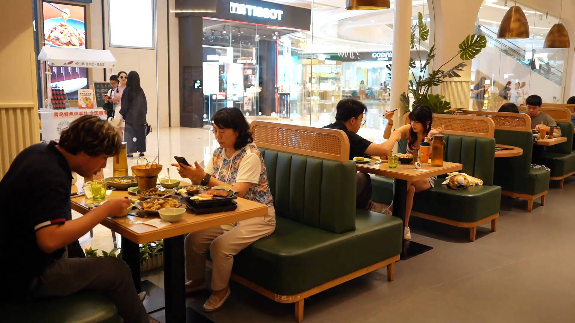 青岛：办公楼市场信心亟待提振 首店经济拉动城市消费