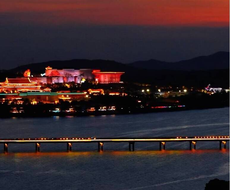 泰安天平湖畔：落日市集点燃夏夜浪漫