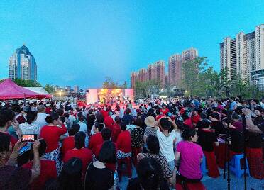“乐美高新·悦享生活” 烟台高新区社区艺彩嘉年华点亮居民夜生活