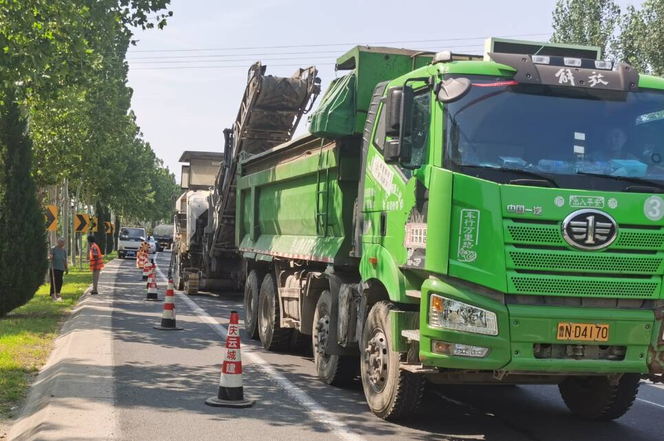 庆云公路分中心：开展路面病害专项修复作业 保障道路安全畅通