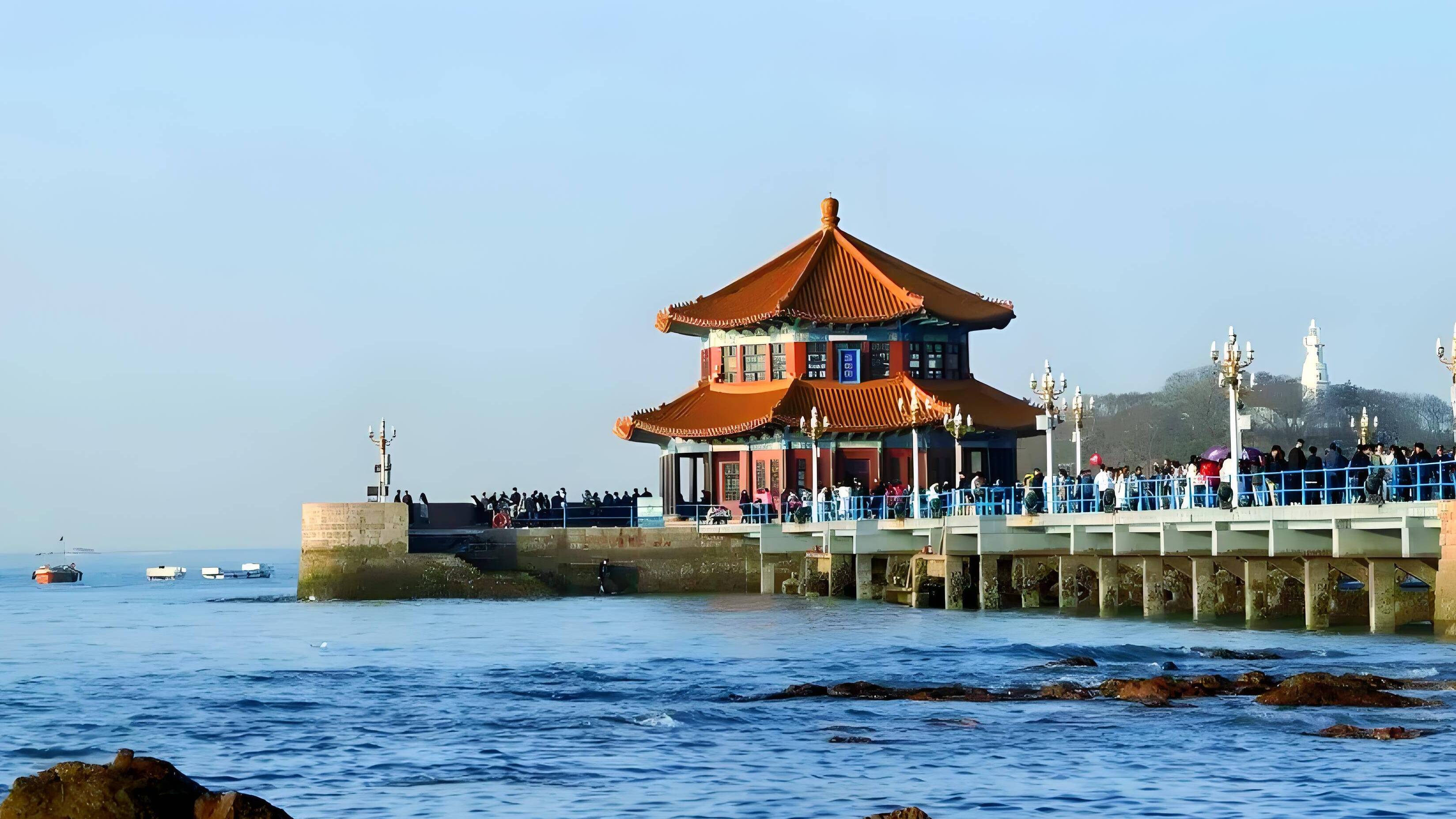 周知：今天上午起，栈桥海水浴场恢复开放