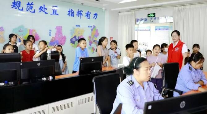 濱州120急救開放日 20余名中小學(xué)生體驗(yàn)急救全過程