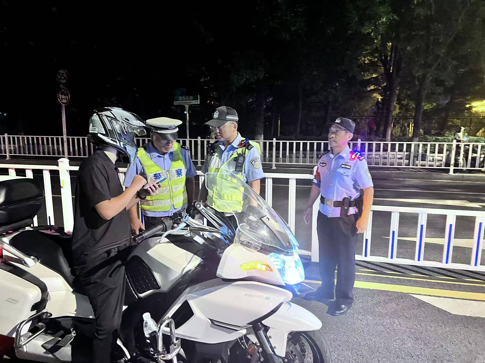 泰安城西交警重拳出击 护航夏季平安路