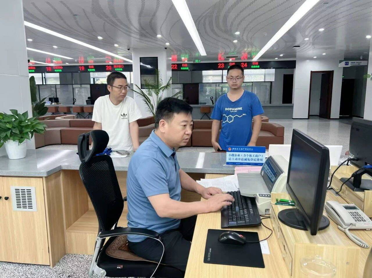 潍坊市不动产登记中心：便民服务“不打烊” 暖心举措获点赞