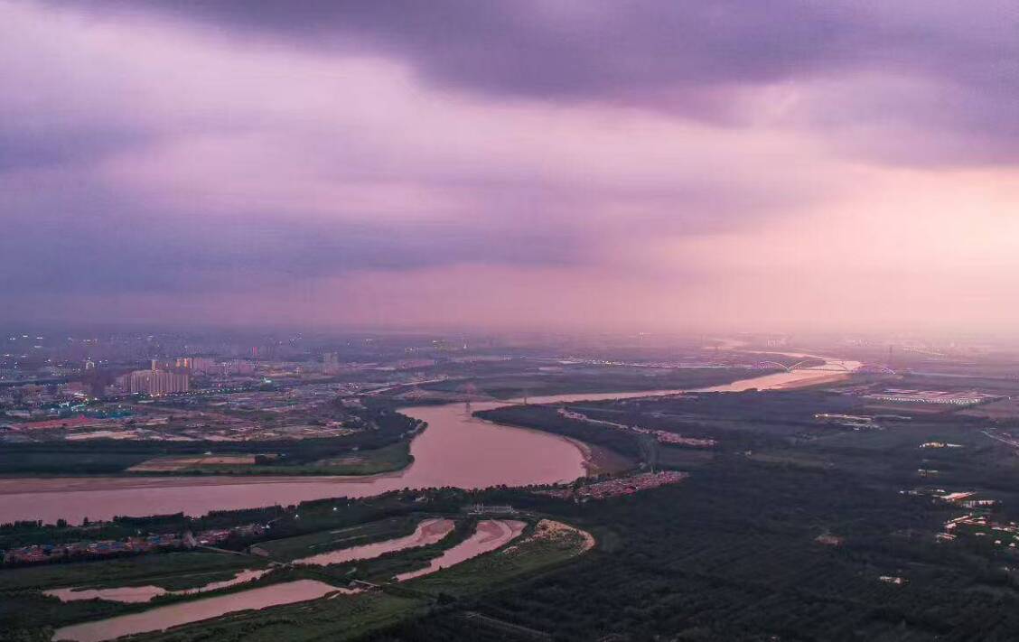 唯美！济南起步区出现紫色晚霞