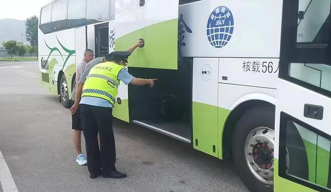 守好暑运“平安路”｜泰安交通执法全力护航暑期出行高峰