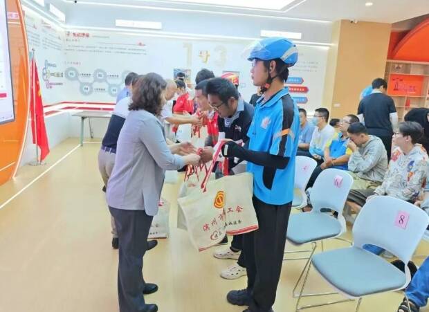 濱州開展“安全護航 清涼隨行”活動 關愛外賣騎手