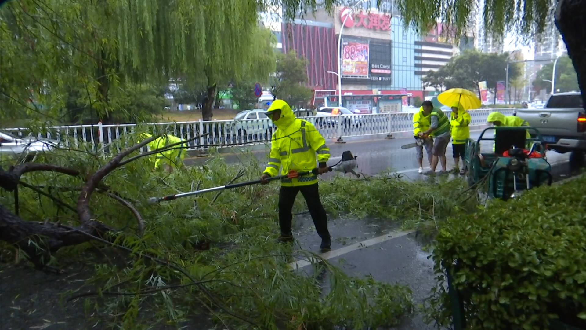 膠州市迎強降雨 多部門聯動確保城區防汛安全平穩