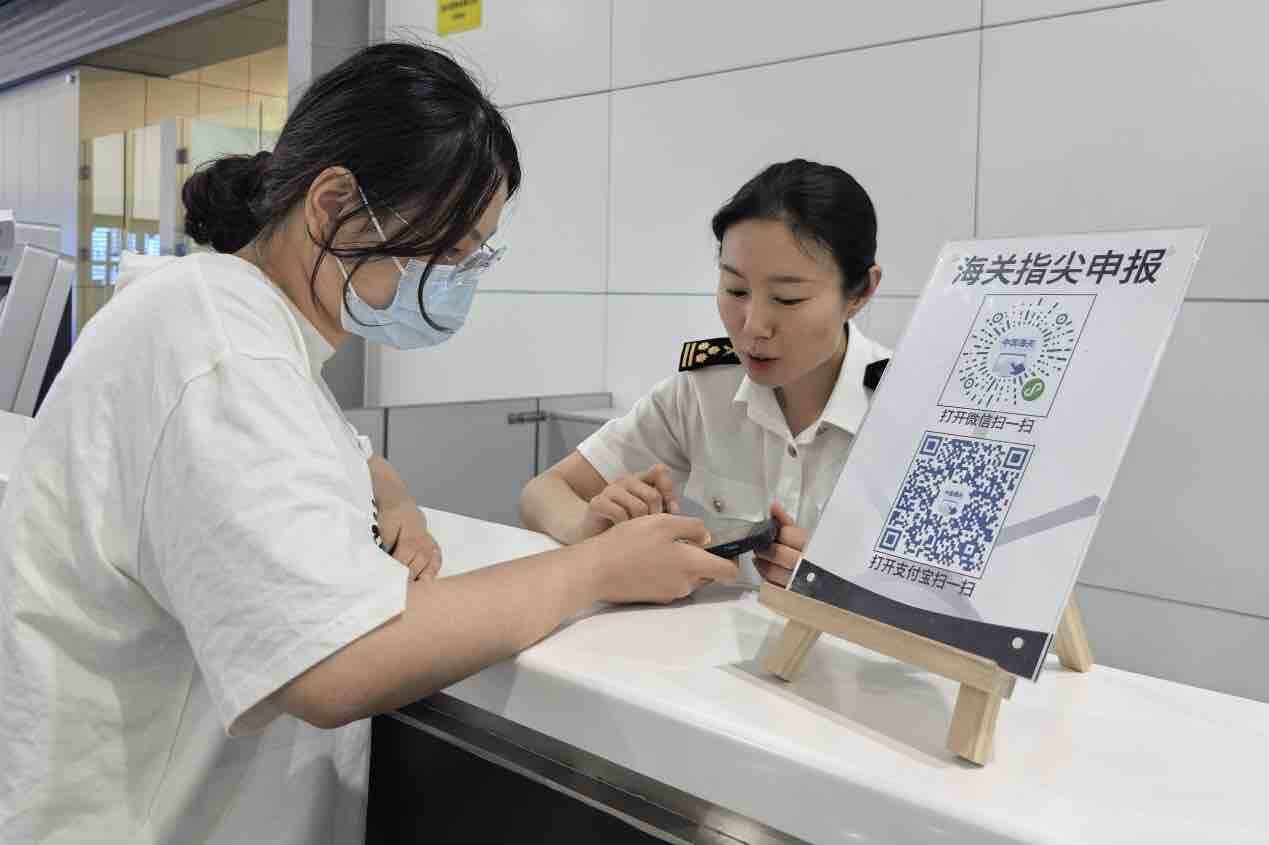 青島空港7月暑運進出境旅客同比增長近3成
