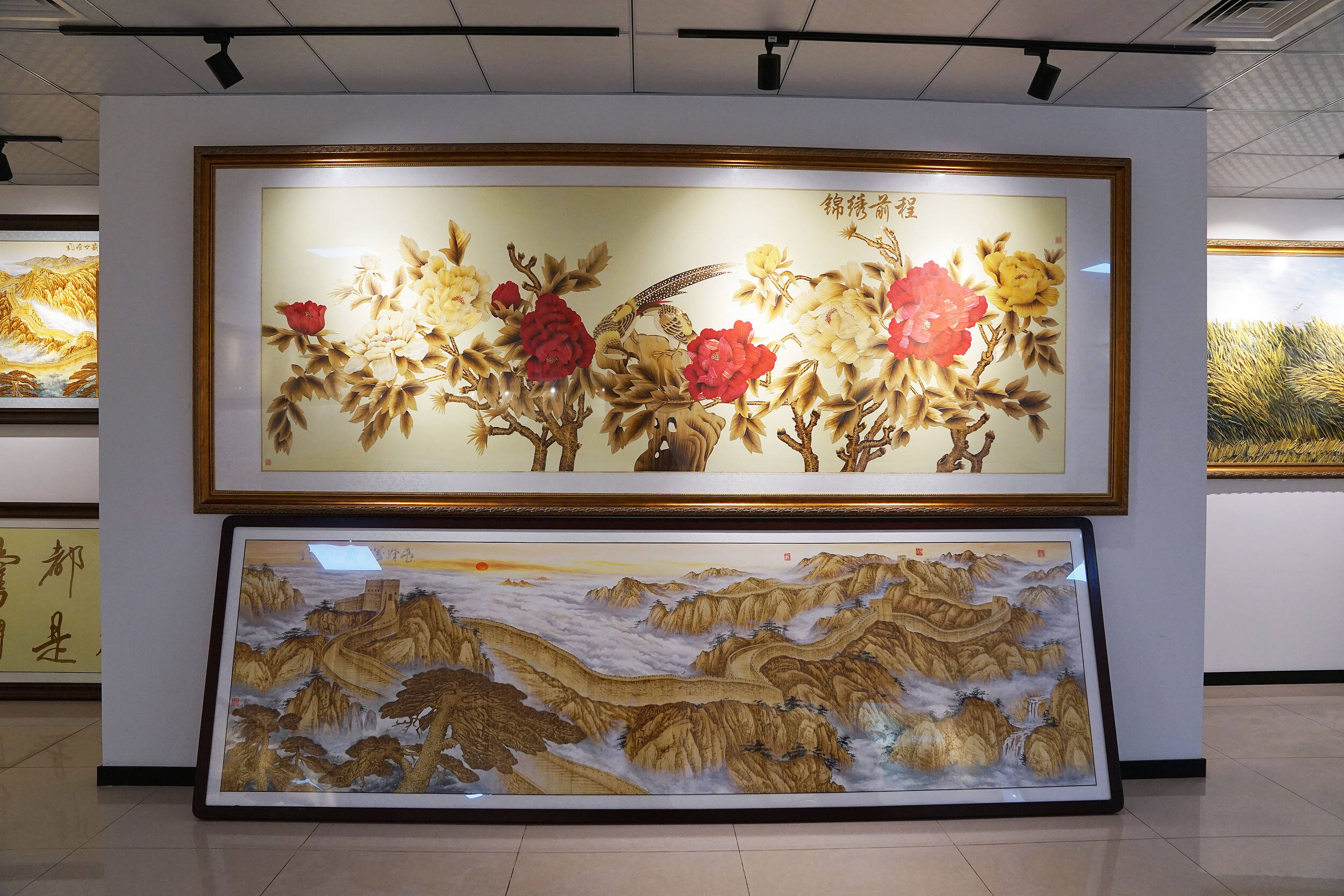 麦秸秆跃然画纸 青岛非遗麦草画大放异彩